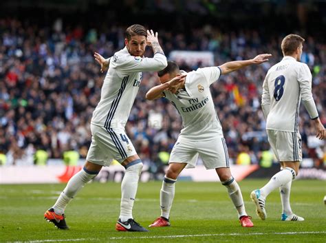 هل يواجه ريال مدريد لايبزيج في ثمن نهائي دوري الأبطال؟ هاي كورة _ رفض الإسباني فيرناندو سانز لاعب نادي ريال مدريد سابقًا فكرة تعاقد النادي الملكي مع النجم الفرنسي. صور ريال مدريد 2018 احلى خلفيات ريال مدريد | مصراوى الشامل