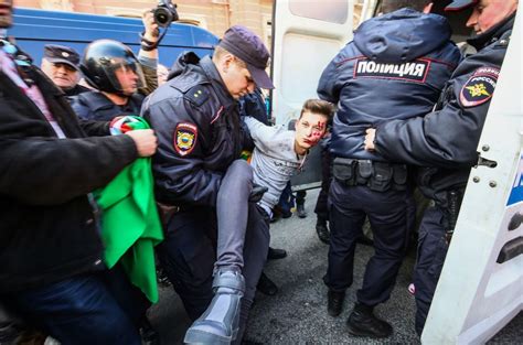 Russian Authorities Arrest Lgbt Activists Protesting Against Chechnyas