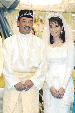 Cik puan muda julita isteri tengku muda pahang kemalangan. Isteri Kedua Tengku Muda Pahang Bercerai