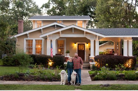 The Hosts of 'Home Town' Reveal What It's Really Like to Become HGTV