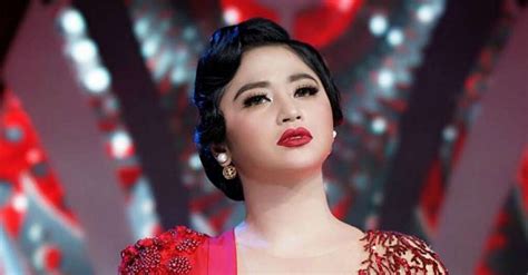 Kata candra memiliki pengertian, definisi, maksud atau makna rembulan, bisa digunakan untuk nama bayi. Penuhi Panggilan Polisi, Dewi Perssik Berani Mati Karena Benar
