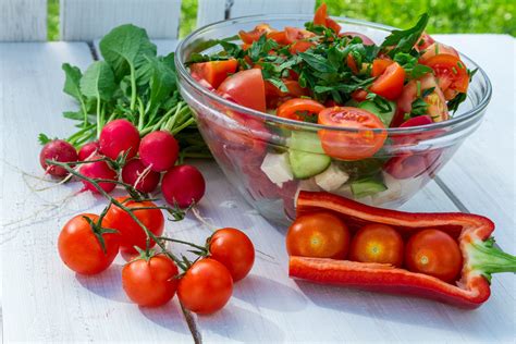 Jenis kulit kombinasi boleh gunakan gabunan tomato dan isi avocado. Tomato Ada Pelbagai Khasiat Untuk Cantik Dan Kulit Berseri ...