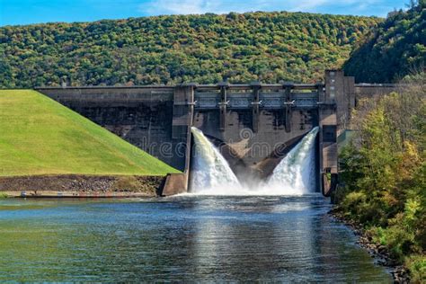 The Kinzua Dam In Pennsylvania Stock Image Image Of Landscape