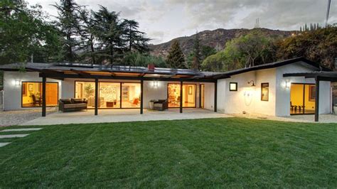 Home Of The Day Midcentury Rambler In Altadena Ranch House Exterior