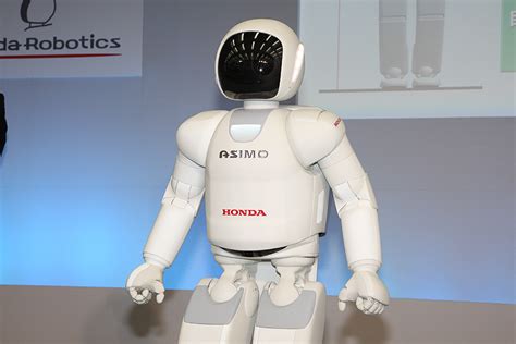 Robototehnika Honda Celebrates Asimos 11th Birthday With All New Asimo