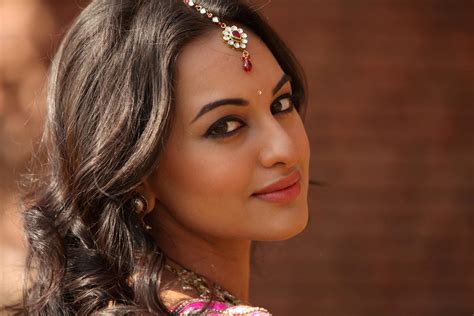 Schöne Bollywood Schauspielerin Sonakshi Sinha Hd Desktop Wallpaper Widescreen High Definition