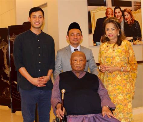 Sultan abdullah sultan ahmad shah, the ruler of the malaysia state of pahang, was named the country's new king thursday following the shock abdication of sultan muhammad v earlier this month. Tengku Fahd, Adinda Sultan Pahang Ke-6 Curi Tumpuan Netizen