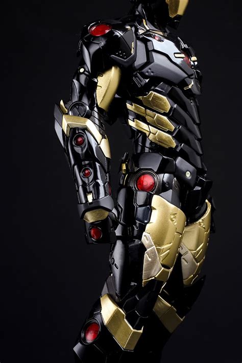At black and gold, we have been creating unique clothing, adorned with the famous mexican sugar skulls. 千值練官方blog: A look at the Dark Iron Man " Black x Gold!