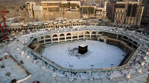 Saudi Arabia Reopens Mecca Medina Holy Sites After Coronavirus Closure