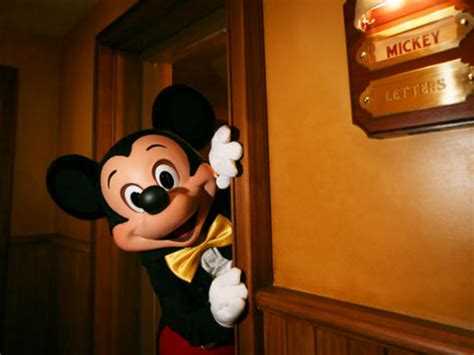 Disney To Introduce Ai Robot Mickey Mouse At Theme Parks Insists It
