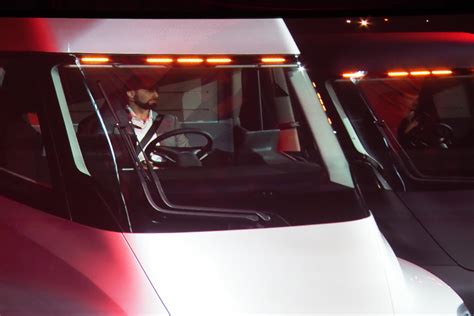 Inspiration 60 Of Tesla Semi Truck Interior Sleeper A Rainbow Prodigy