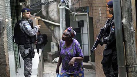 guerra narco la policía brasileña ocupará indefinidamente la rocinha la mayor favela de río de