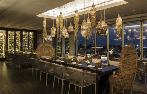 Boasting modern, modish décor with smooth wooden flooring. Siddharta Lounge Dubaï - Buddha-Bar