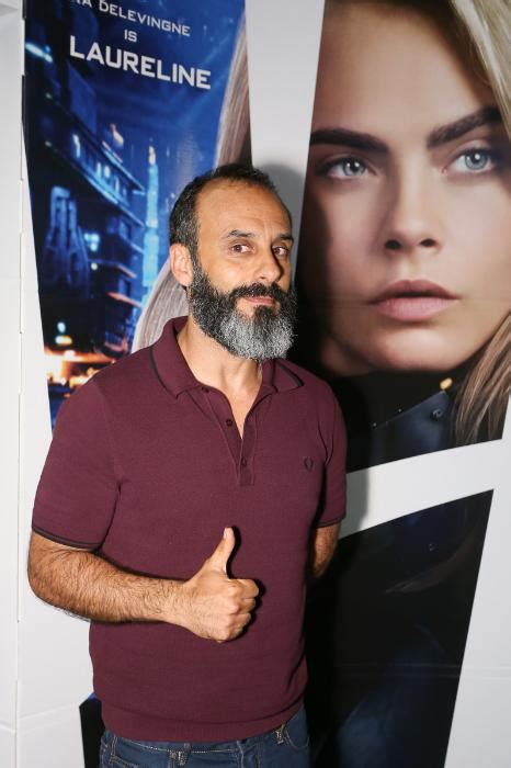 Rui unas revela o segredo de um bom casamento e surpreende mulher com presente criativo. Rui Unas muda radicalmente de visual - TV 7 Dias