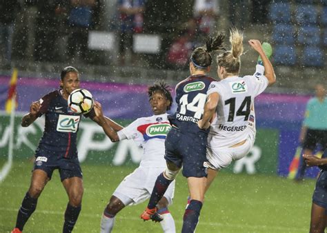 Les red flames vont s'envoler pour la suisse où elles joueront mardi une rnecontre de qualification pour l'euro féminin. Foot féminin. La D1 reprend et, à la fin, toujours les ...