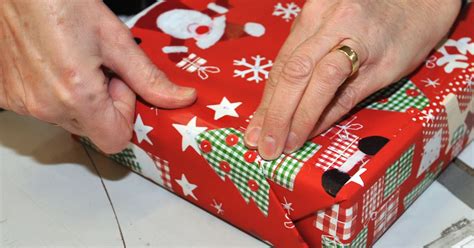 How To Wrap Christmas Presents A Video Guide To T Wrapping