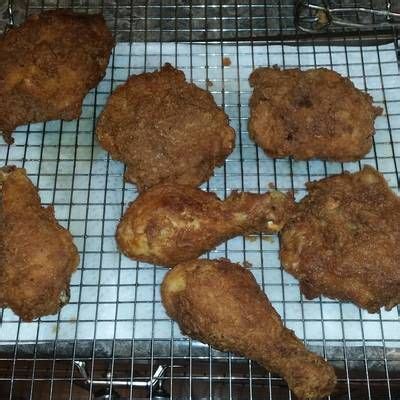 You fry the chicken in a vat of peanut oil, which jamie deen thinks is one of the keys to good fried chicken. Paula Deen's Fried Chicken | Recipe | Fried chicken, Fried ...