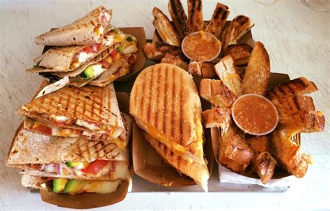 Their grilled cheese is not just white bread with some ordinary cheese, their version includes butter poached lobster or duck confit. Simply Fresh Food Truck - BookMyLot