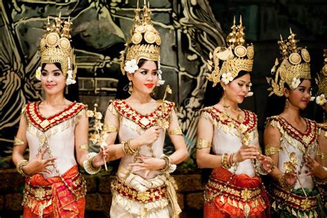 Traditional Cambodian Dance Editorial Stock Image Image Of Dancers
