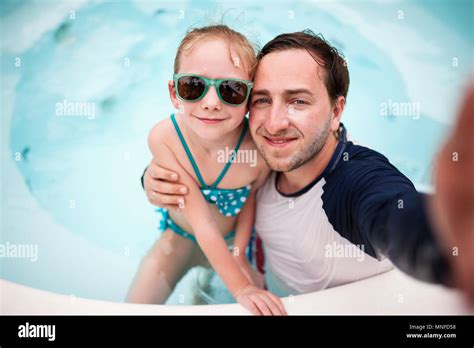 Padre Selfie Hija Fotos E Imágenes De Stock Alamy