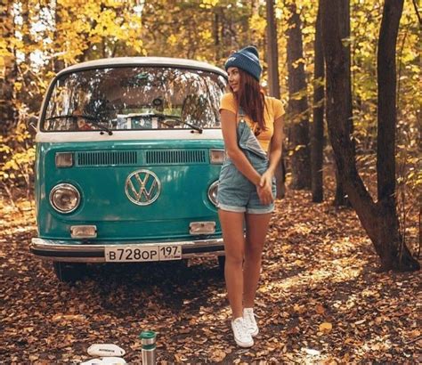 Pin By Uwi Mathovani On Beautifully Dubs 9 Bus Girl Camper Girls Vw Bus Camper