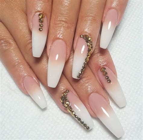 Coffin Nails Shape 2021 These Nails Are Adorned With Silver Stripes