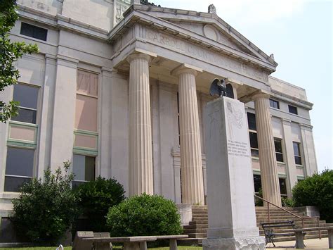 Huntingdon, TN : Carroll County Courthouse in downtown ...