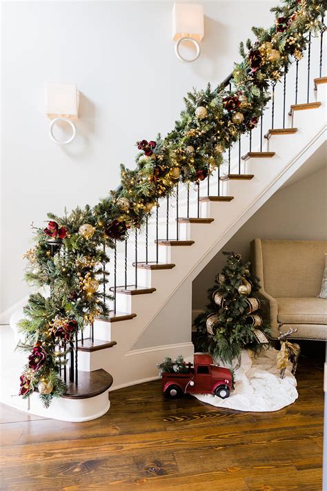 Stair Railing Staircase Christmas Decorating Ideas