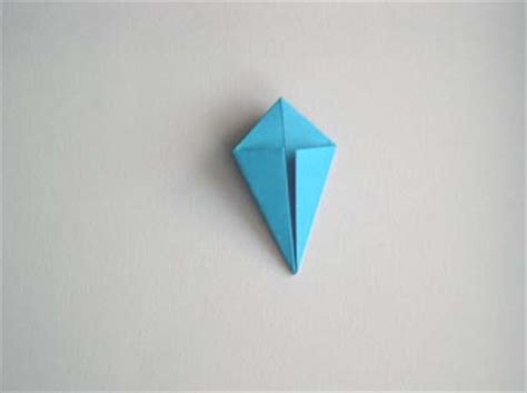 This diamond i designed is as easy as the traditional waterbomb but it looks as cool as the diamond from the video with 18 million. Easy Origami Diamond Instructions and Photo Diagrams - How ...