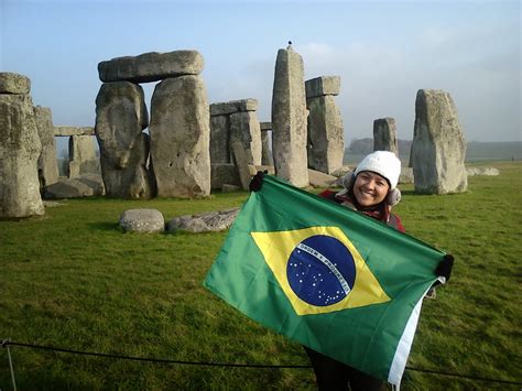 O país faz fronteira com a escócia ao norte e com o país de gales a oeste; Como chegar a Stonehenge, na Inglaterra | Brasileira Viajante