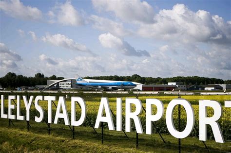 Check spelling or type a new query. Duurzame terminal voor Lelystad Airport - Facade360