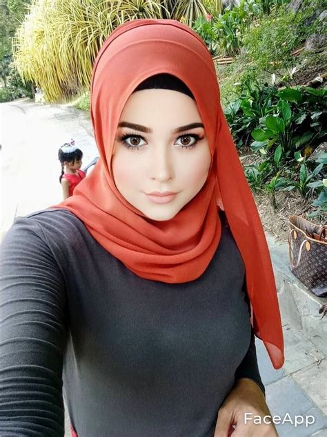 pin by takiya kenji on awek 2020 gaya hijab gambar gadis cantik wanita
