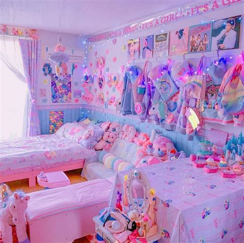 Cute pink room with name signs. This must be kawaii heaven. 😍 Wouldn't you love to have a ...