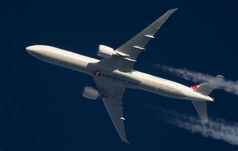 Pesawat Boeing 777 Dalam Penerbangan Contrail Turkish Turkish