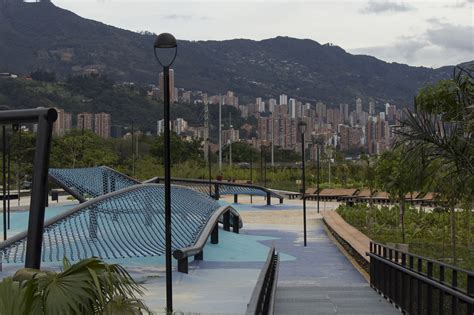 ¿en Qué Está El Proyecto Parques Del Río En Medellín Archdaily México