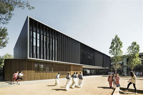 One of our bestsellers in sant cugat del vallès! Batlle i Roig Arquitectes > Ampliación de la Escuela Thau ...