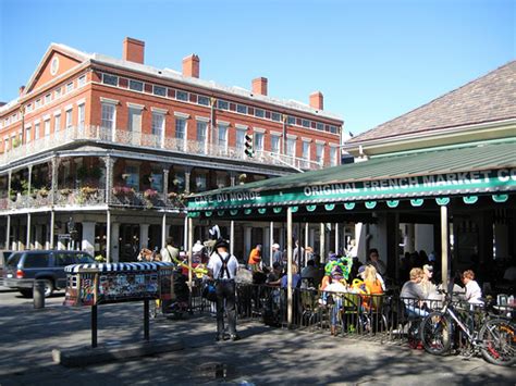 People like their coffee strong and black, or with sugar; Cafe du Monde New Orleans | Tenfirst Travel