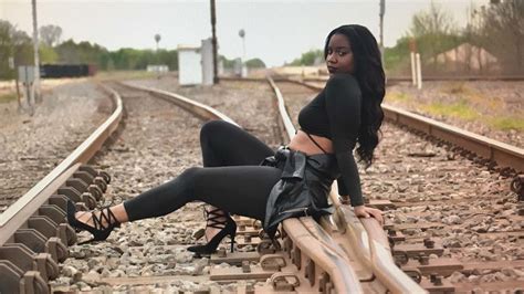 Texas Woman In Midst Of Modeling Shoot When Struck By Train Abc13 Houston