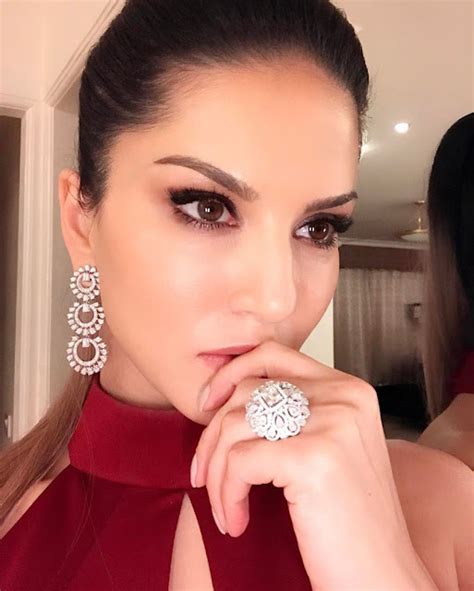 Looks So Cute Watch The Sunny In A Red Beautiful Dress Sunny Leone
