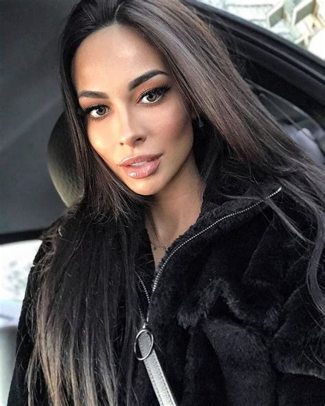 381 likes 19 comments 𝙈 𝙄 𝙇 𝙀 𝙉 𝘼 🌹 lewandowska1 on instagram “ carselfie 👻 polishgirl