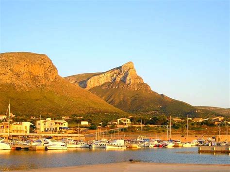 It was established on the coast, in a geographical area with a strong personality, is well characterized by the cliffs of the artanense mountains, delimiting a narrow strip of land washed by the mediterranean waters of the bay of alcudia. Colonia de Sant Pere: Palma Flughafen Taxi Transfer zu ...