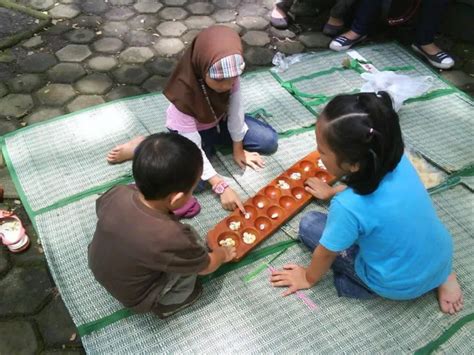 Permainan Congklak Mainan Tradisional Asli Nusantara Yang Mendidik