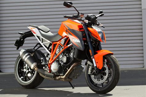 Ktm 1290 super duke r 2015 non communiqué. 2015 KTM Super Duke 1290 R: FIRST RIDE - Cycle News