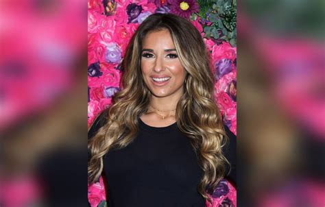 Jessie James Decker Posts A Breastfeeding Photo And Asks For Advice