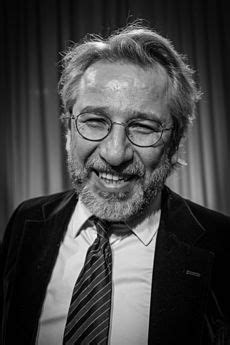 Can dündar 29 mayıs 2015 tarihinde i̇şte erdoğan'ın yok dediği silahlar başlığıyla mi̇t tırlarının aralık 2015 yılında can dündar kararı aym'ye taşıdı ve tutuksuz yargılanmak üzere serbest kaldı. Can Dündar - Vikipedi