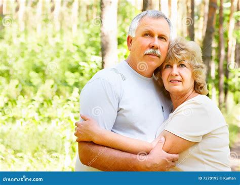 Glückliche ältere Paare Stockbild Bild Von Paare Blumen 7270193