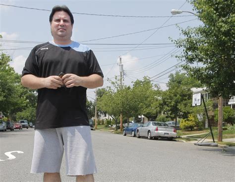 Staten Island Man A Former Navy Gunner Springs To Action Corners Car