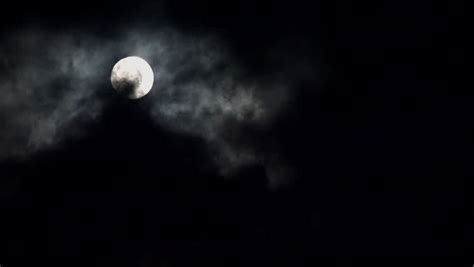 Ultra Hd 4k Full Moon In Clouds On Sky Night View Moon Light Evening