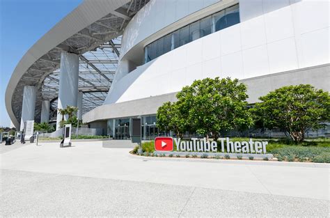 Hollywood Park Opens New 6000 Capacity Youtube Theater