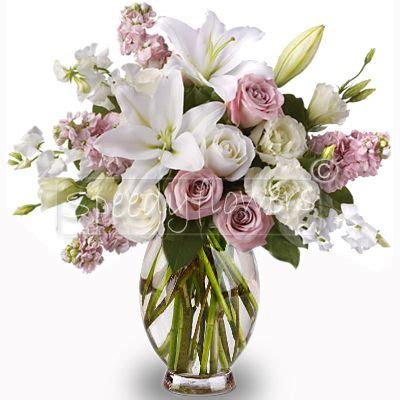 Riempi la tua casa e quella dei tuoi cari con la magia che solo un mazzo di fiori freschi riesce a trasmettere. Regalare bouquet romantico con fiori bianchi e rosa